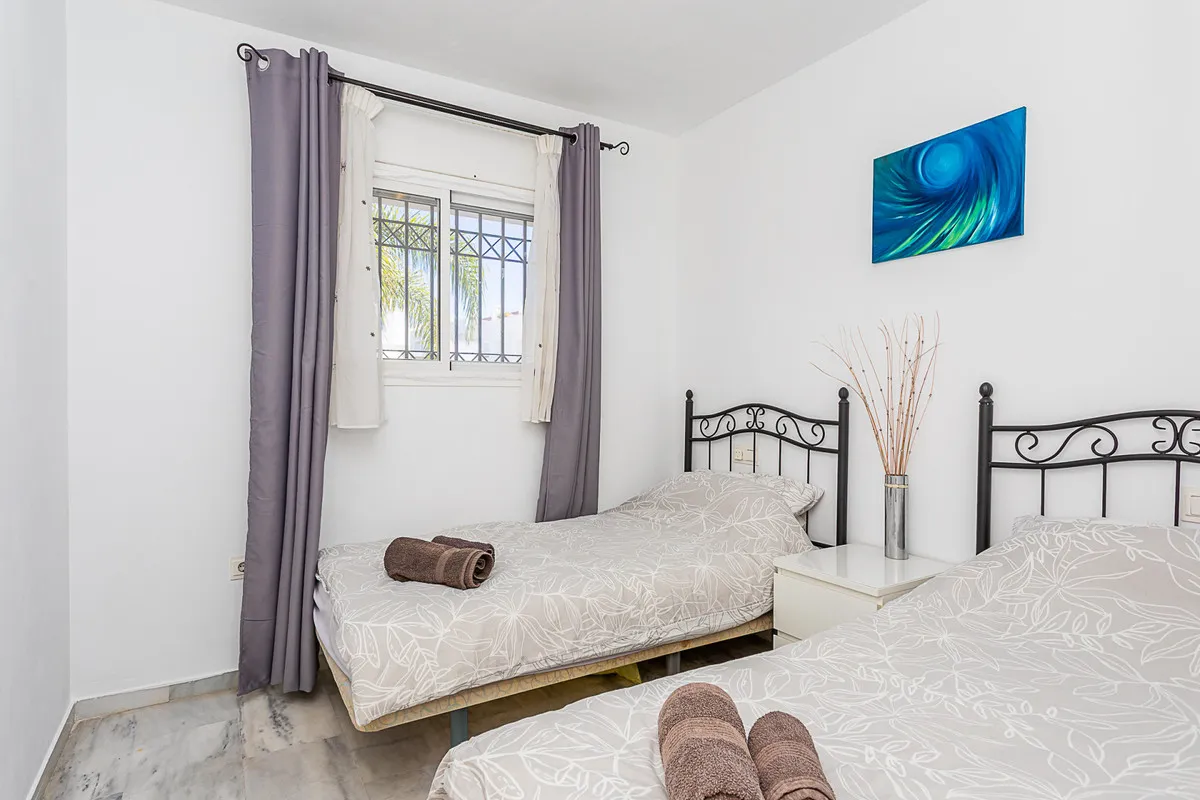 0c75e184-ef9f-403d-8168-b3dab1c90826