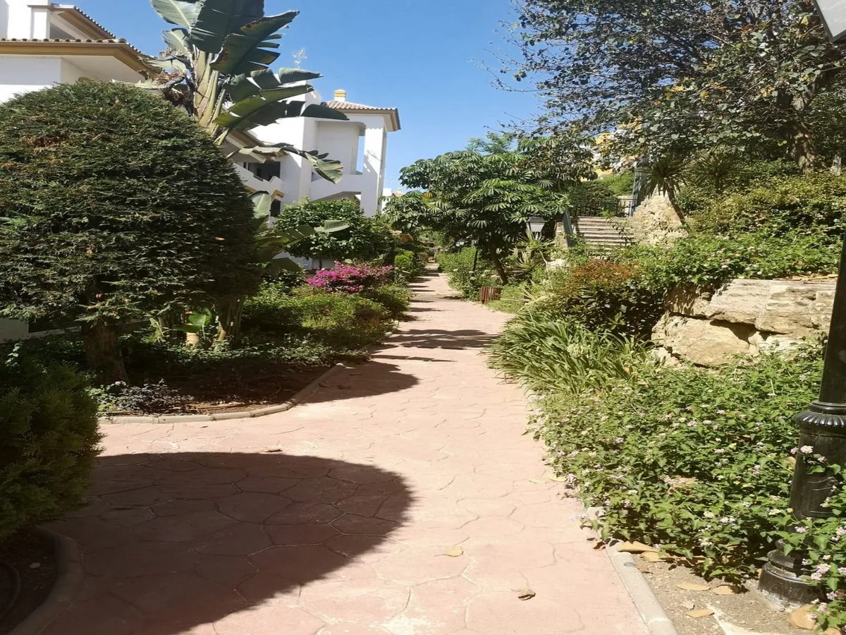 f2d8fa53-3cbd-44dd-99ea-a338de918e5e