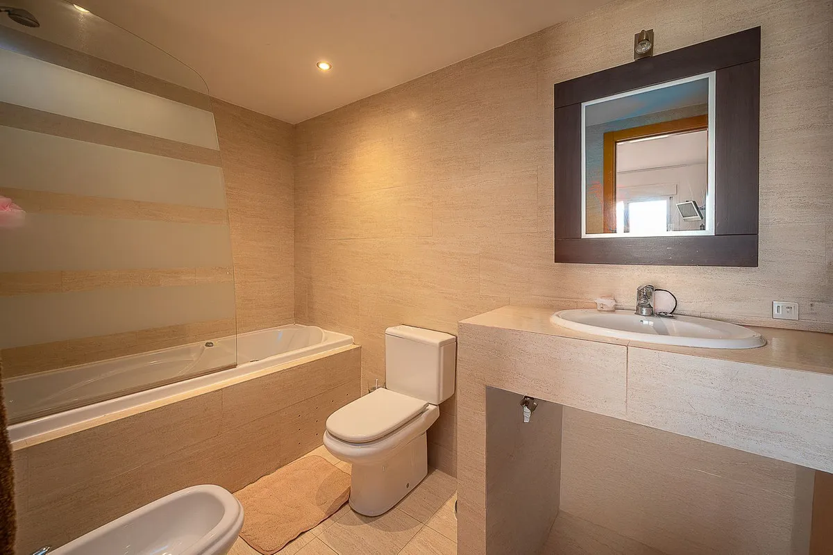 ed930c7c-47c6-4c47-9a72-4777b395cf71