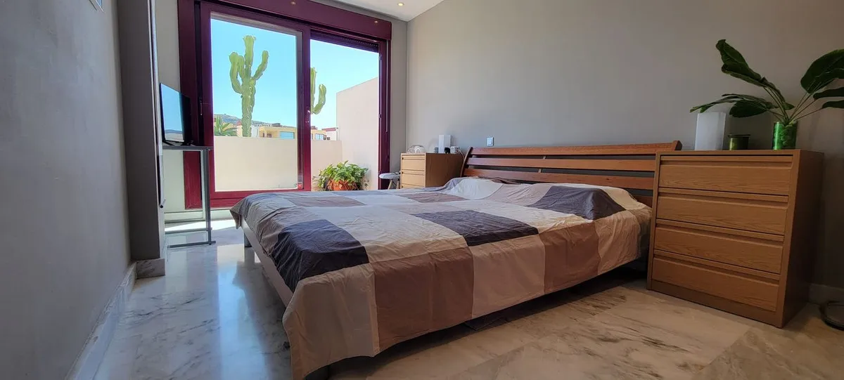 aa053bfb-b4b3-4121-8b38-e3274ab6e10e