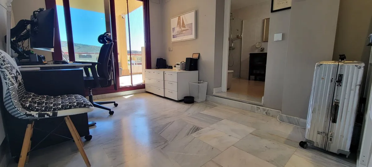 b0323512-e1e4-43c9-8752-2cd5d036f4ec