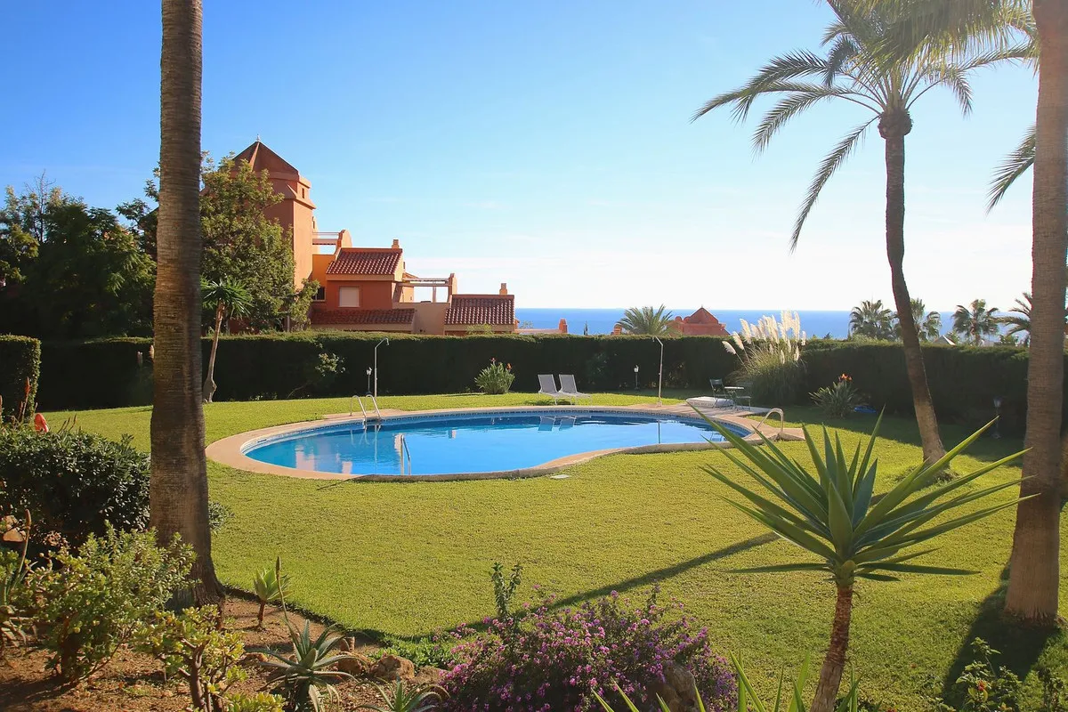 e4574182-aba2-4b98-bd9f-38d2a11c514e