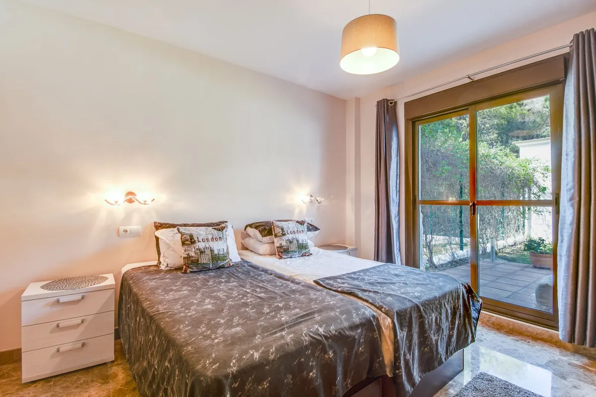 016a4cca-d721-4a09-b5c8-10f5c7965e35