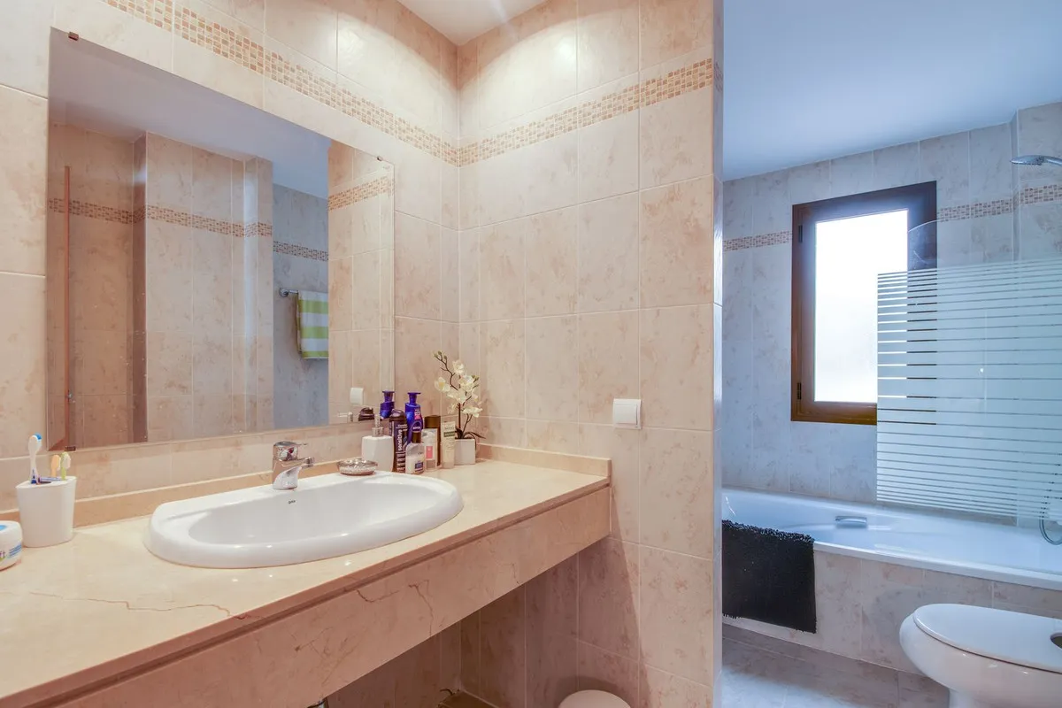 d45a8984-61e9-48a1-869e-930abeb039f9