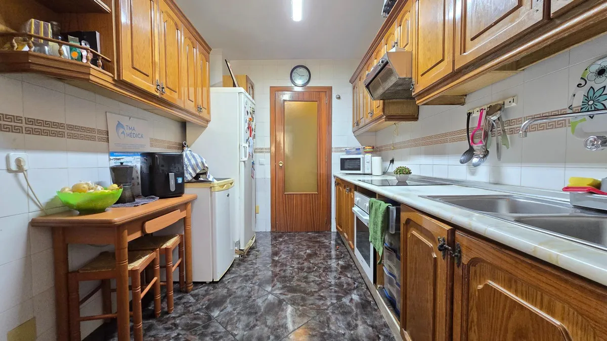 0da4d993-0acc-49ce-8b75-0fbc8a9b8ba5