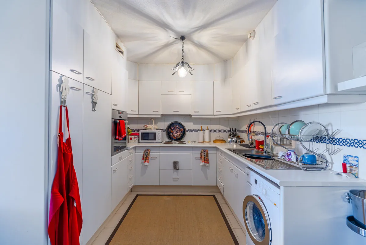 32e52b4f-7628-4456-8a3d-8e5a89032f09