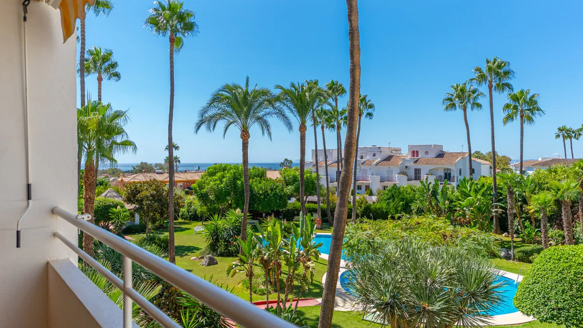 Spacious 2-Bedroom Apartment in Estepona’s Nordic Royal Club