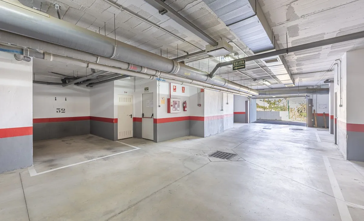 28ee8efb-5745-4894-a5d4-eaa87efbe425