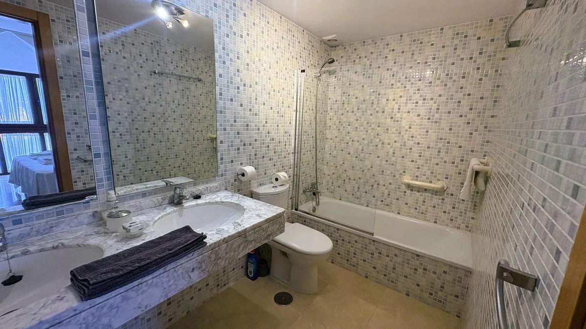 a9642eeb-b357-4a83-aab5-b2fc6a54e046