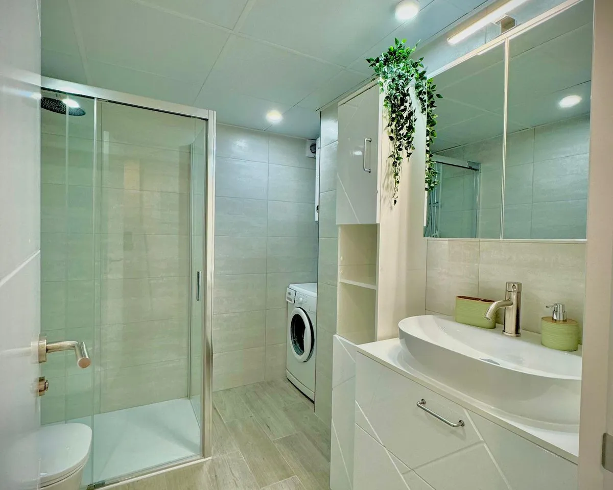 e327e3f0-97da-4348-a958-53a3e8331f34