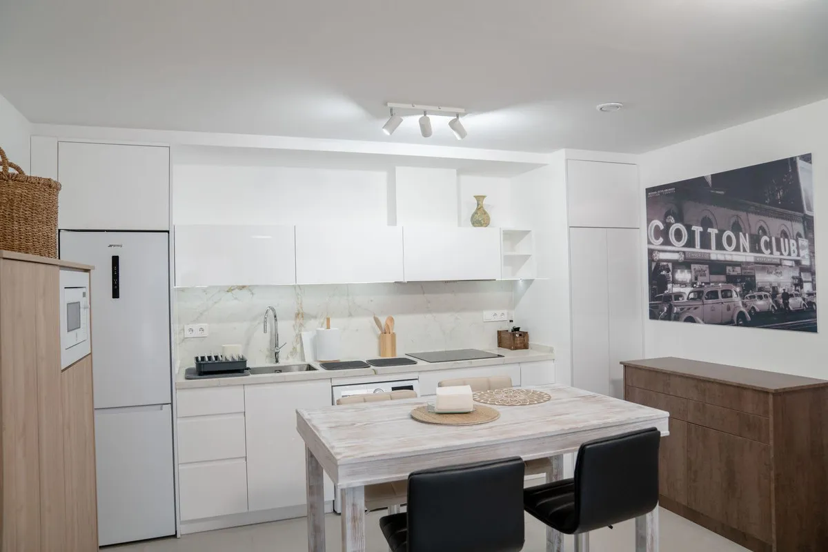 e9757a5a-5b19-418a-971c-d19652f43d50