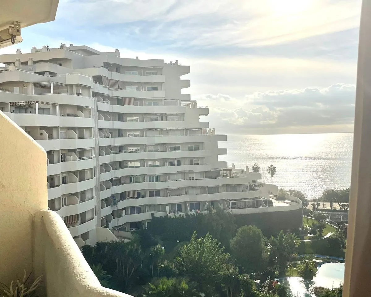 5a81c78a-c8a0-4bf6-be12-6182e5909557