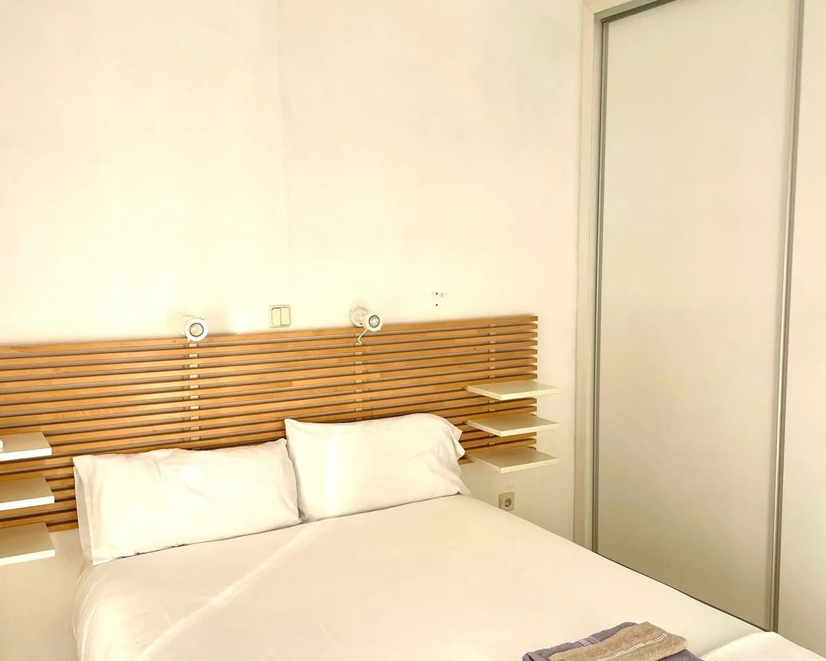 987b584f-47f2-4fba-9c1c-a87b473dbe84