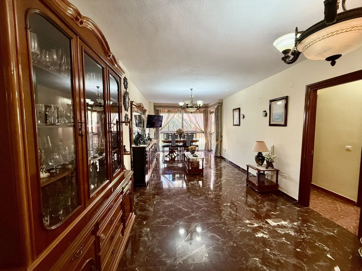 999d6203-0b11-42d4-ad35-a504bde02944