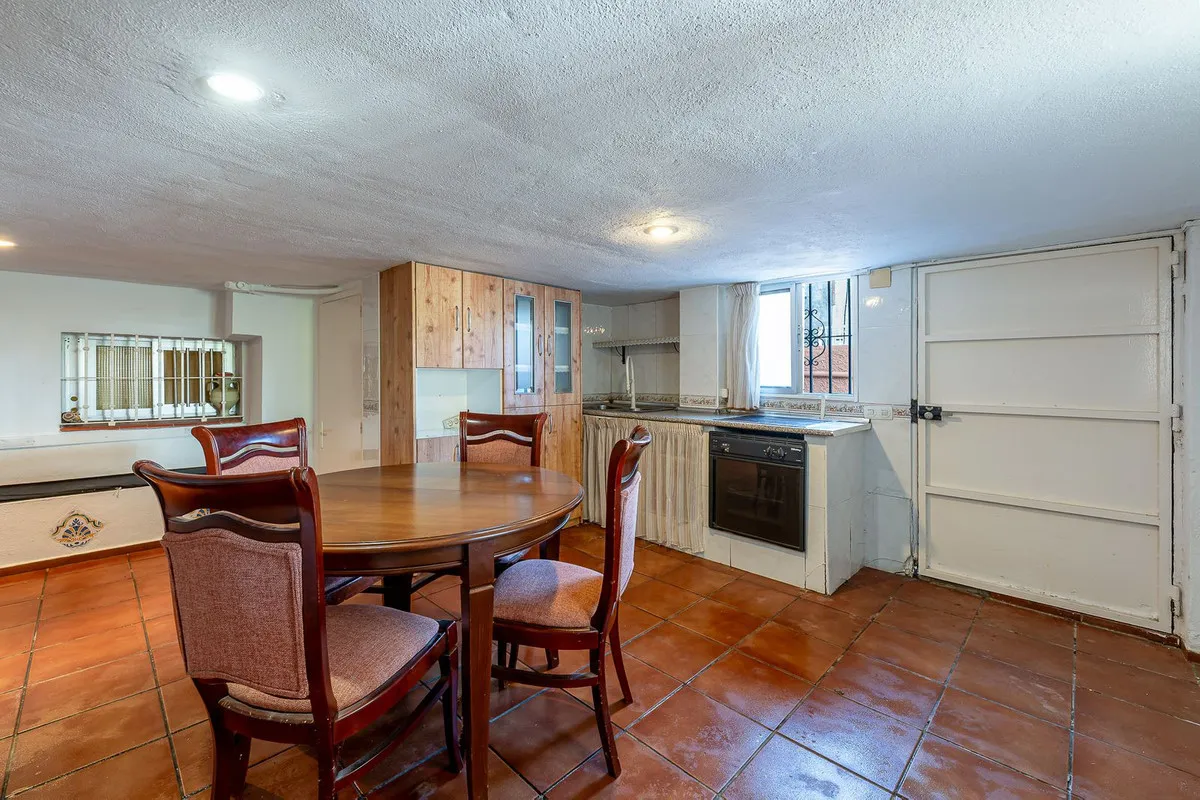 7041c9db-7e80-45ba-ae46-7118e1eaa293