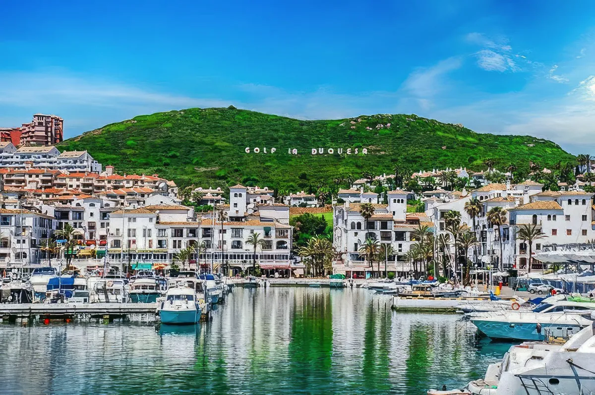 Ground Floor Apartment with Garden Access in La Duquesa