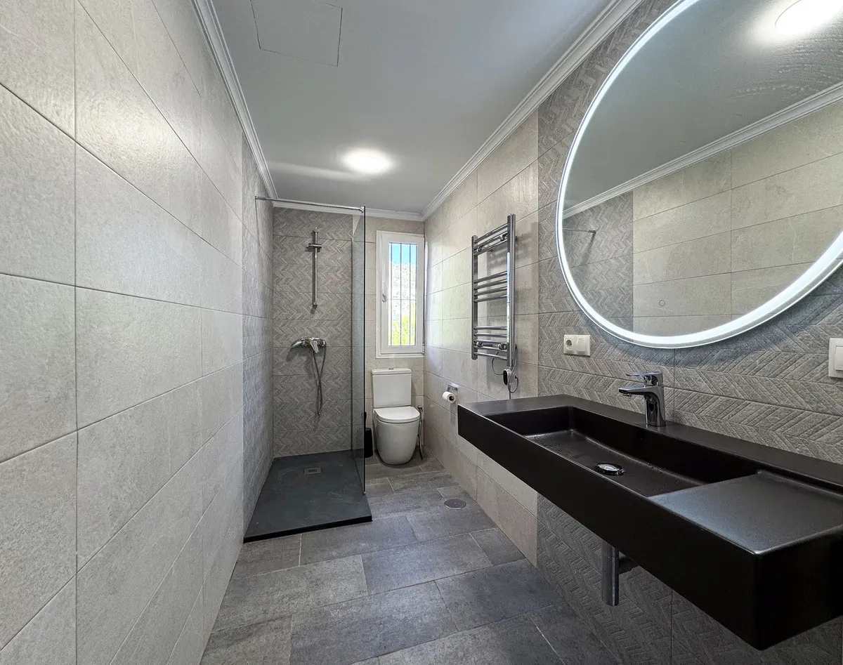 b98d6933-5248-4d6e-a3f5-2b6c9e801187