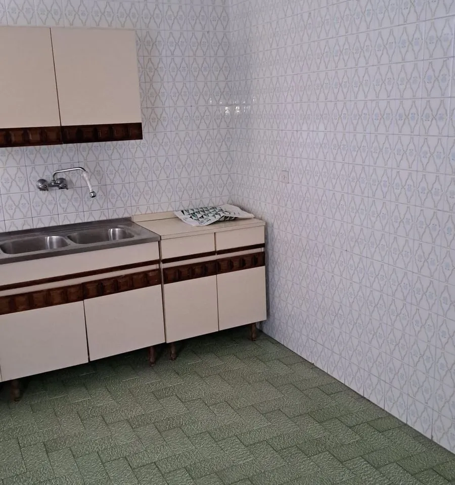 c2460668-f2ba-44c4-b144-d589bc2943d1