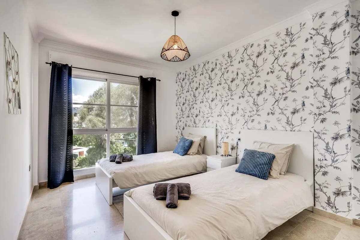 e3768f60-7726-49c9-a5b4-ff75379b2df7