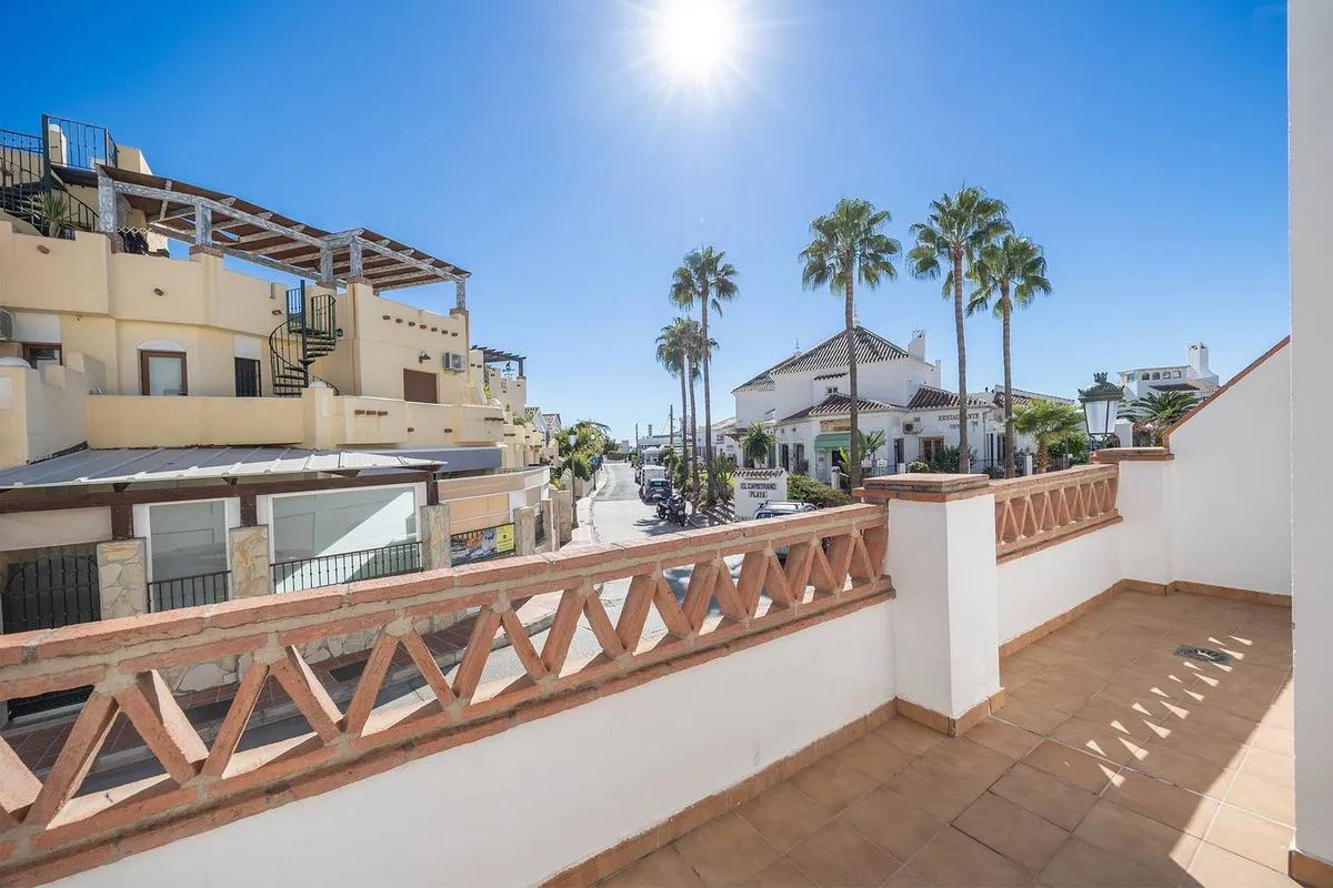 Turnkey 2-Bed Apartment in Nerja’s Chimeneas Area