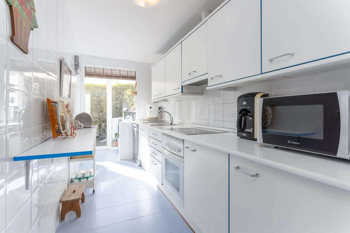 18b763ab-3a07-4aa6-b7b2-ef8c3a224245