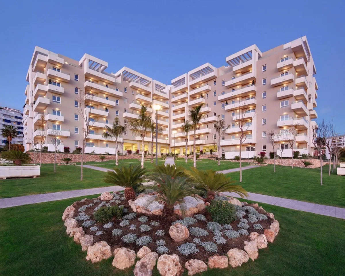 Modern 3-Bedroom Apartment in Albatros with Terrace