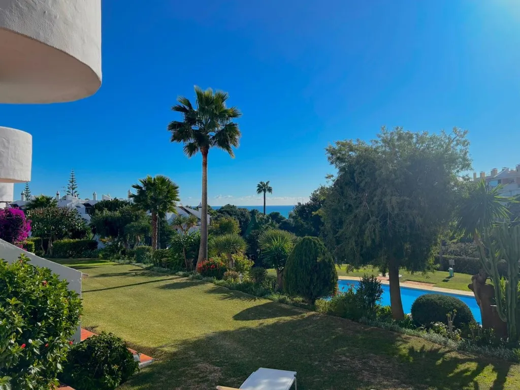 Sunlit Serenity Apartment in Lower Calahonda