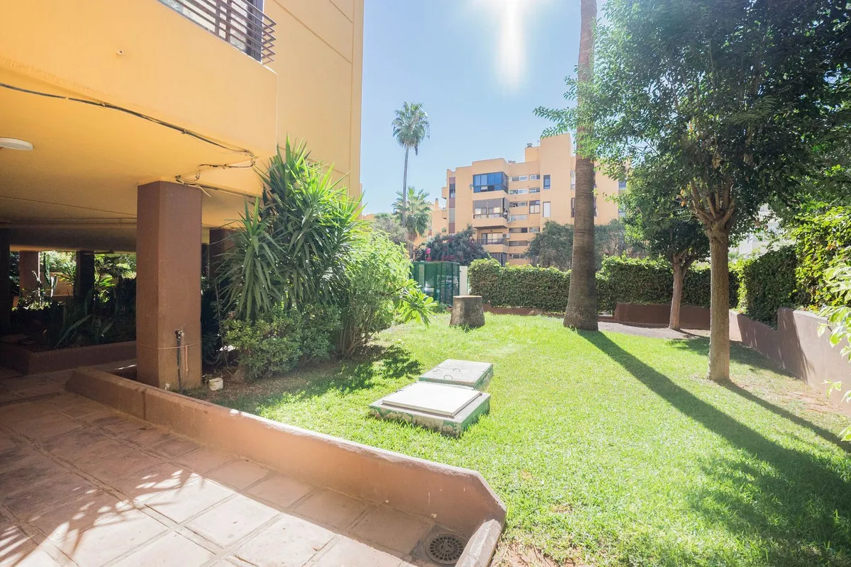 Sunny 3-Bedroom Apartment in Prime Marbella Location