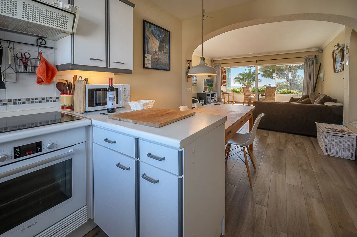 b03508fd-42a4-417a-8fa6-cf265336e93d