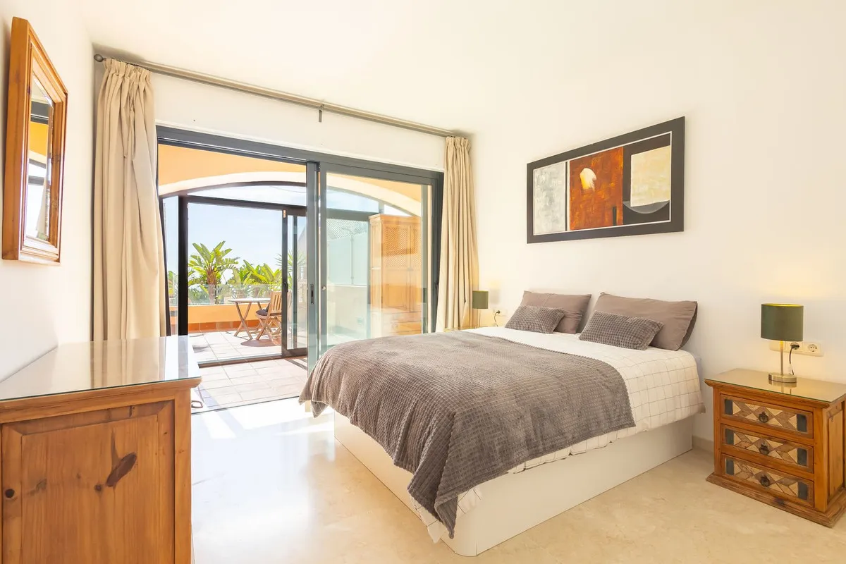 fd0cba5a-f0d3-4fec-957f-b563f03756b1