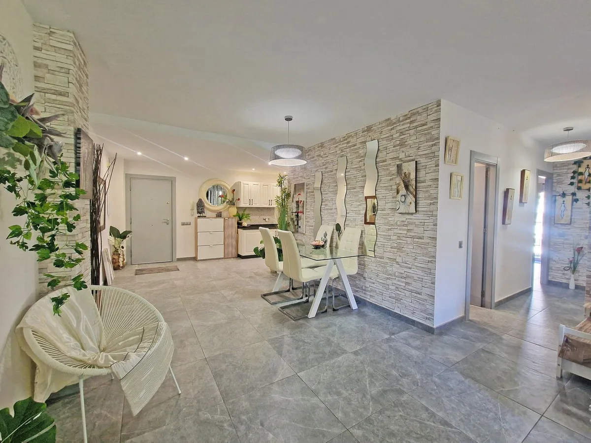 06e0830b-5c94-4d00-a7fd-a11903243f7e