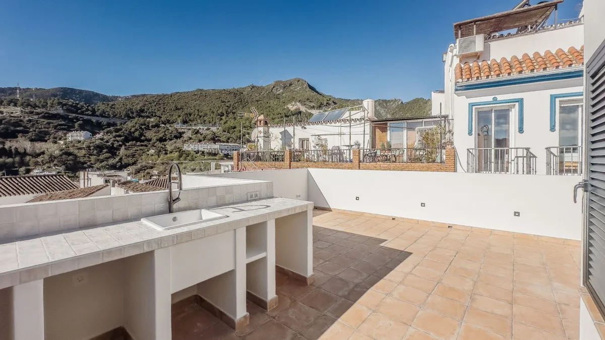 2c9930b7-3d6b-4cd3-8e77-a027d8e9eb39