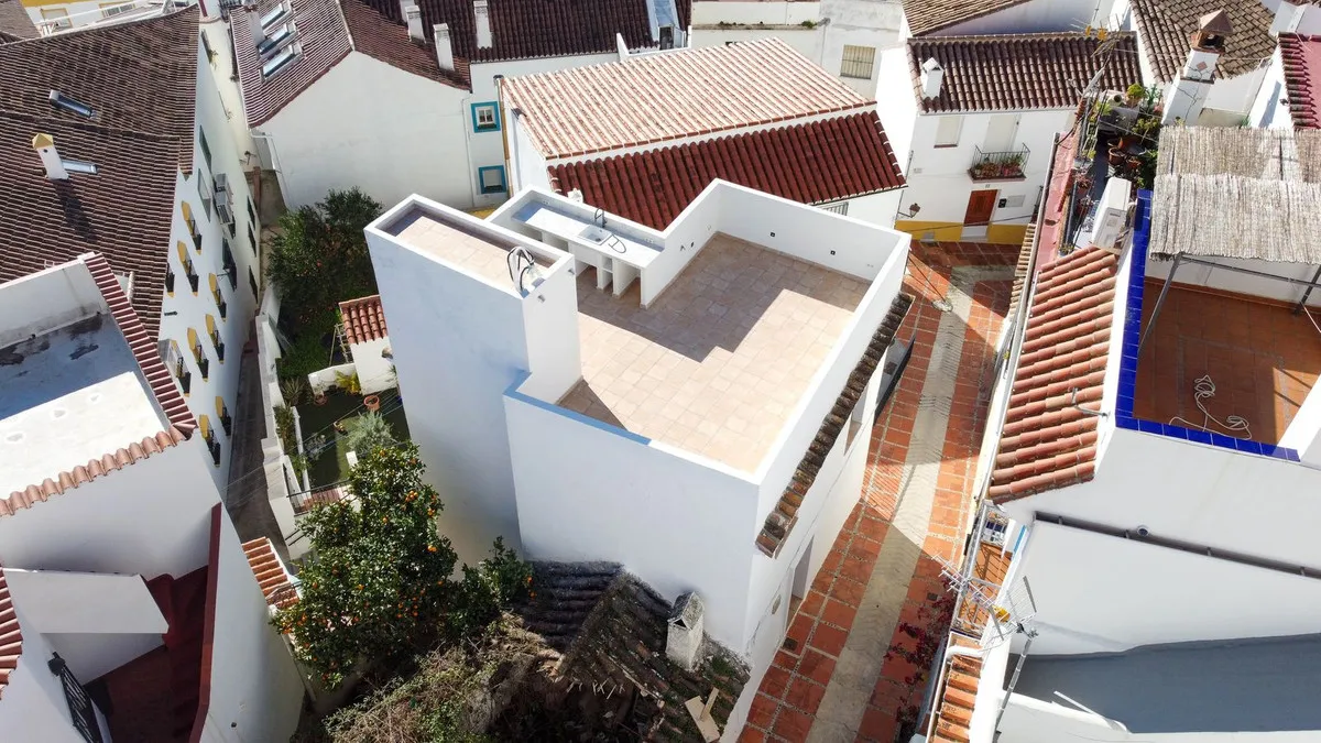 c8859f9e-c5cf-4709-81fa-5bf6c2cd7327