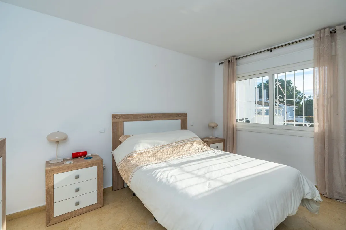 02695c01-dcff-451f-8b23-2f111baca195