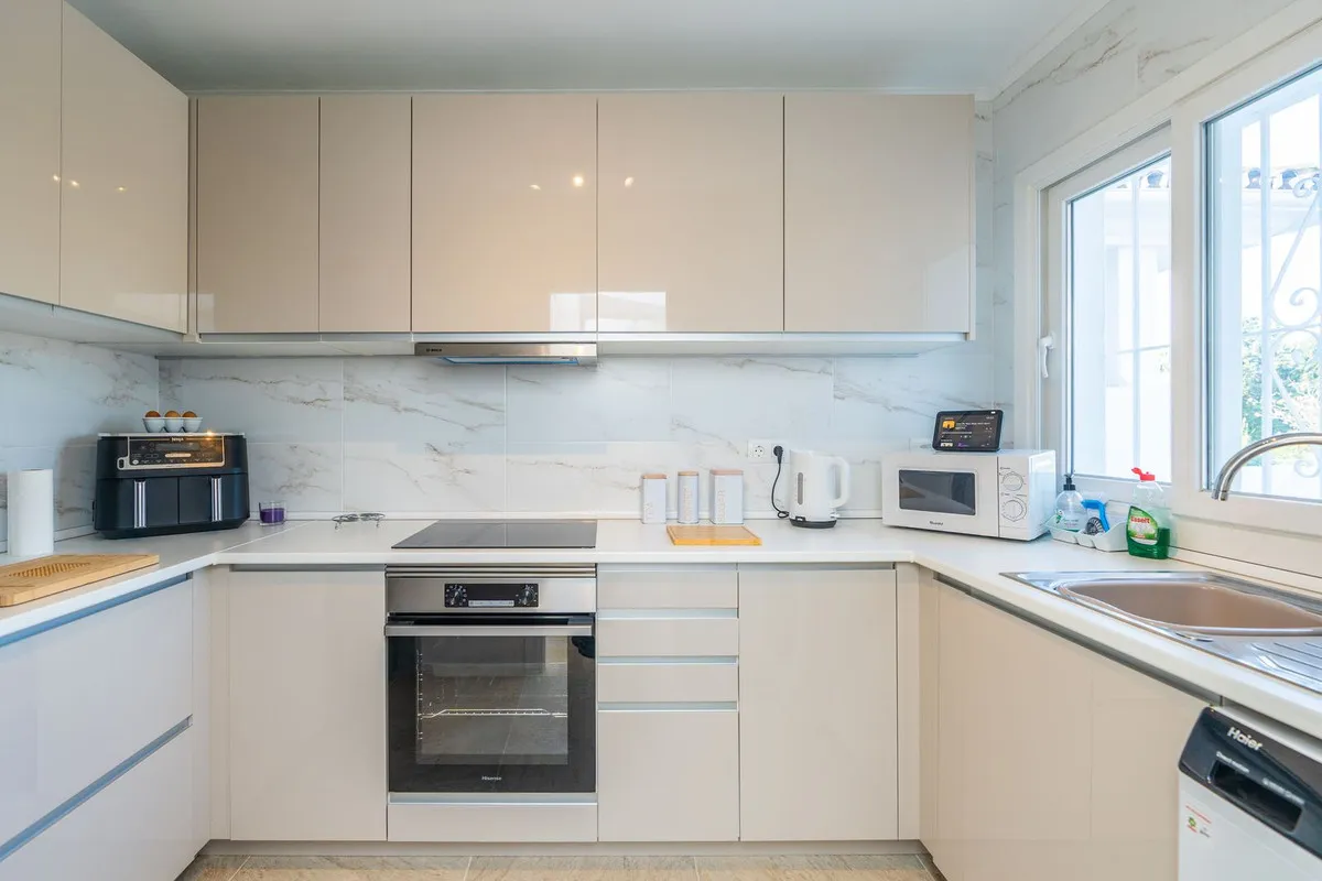 ac8aefe2-af4e-49cd-ae9a-97ad8814e797