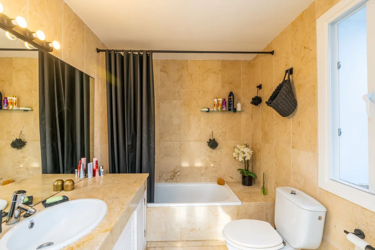 fc8b8020-ec72-4d3c-8584-1ff773288988