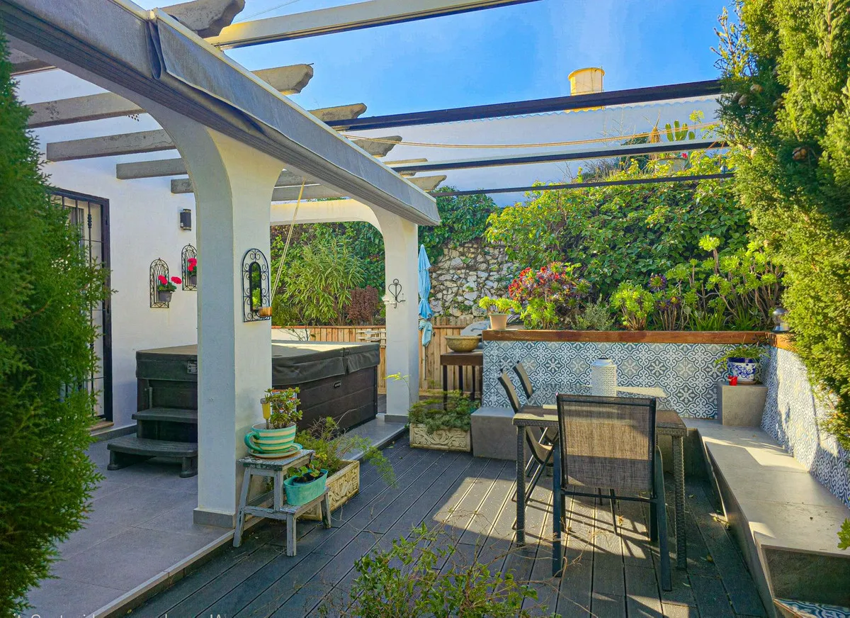 66d7a8b6-d8d8-4658-91e9-f1f9c1726d54