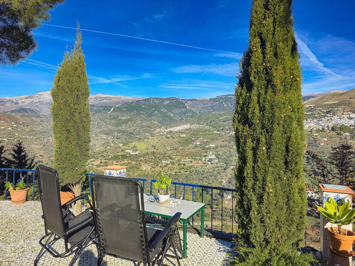 af8766c6-2c24-40d6-a9cb-f5072f350b4a