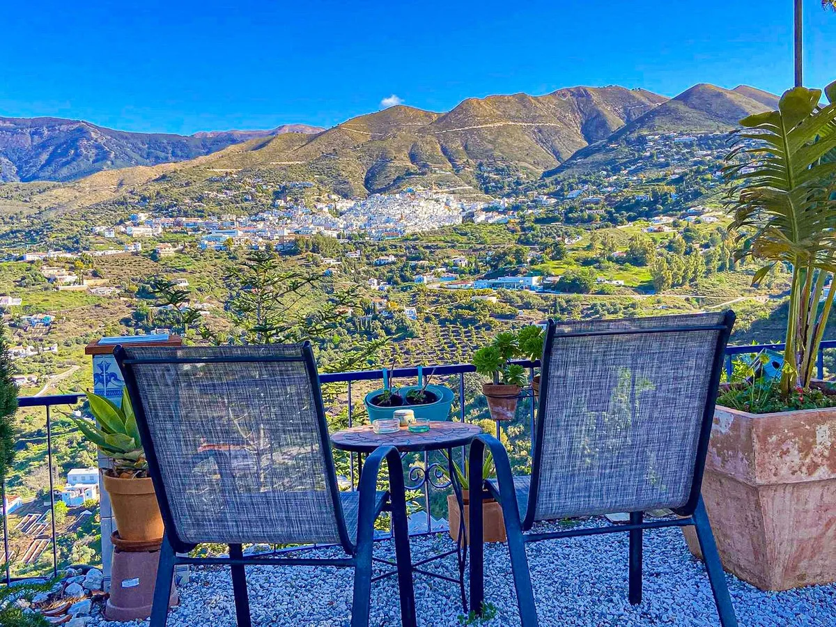 c2268686-9955-4b05-b272-2707fd1d1e46