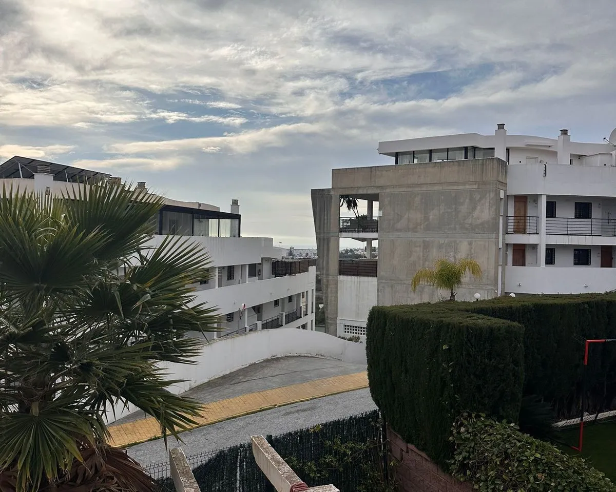 b0332bc4-cc6b-4a54-b000-eafc63bbb3d2