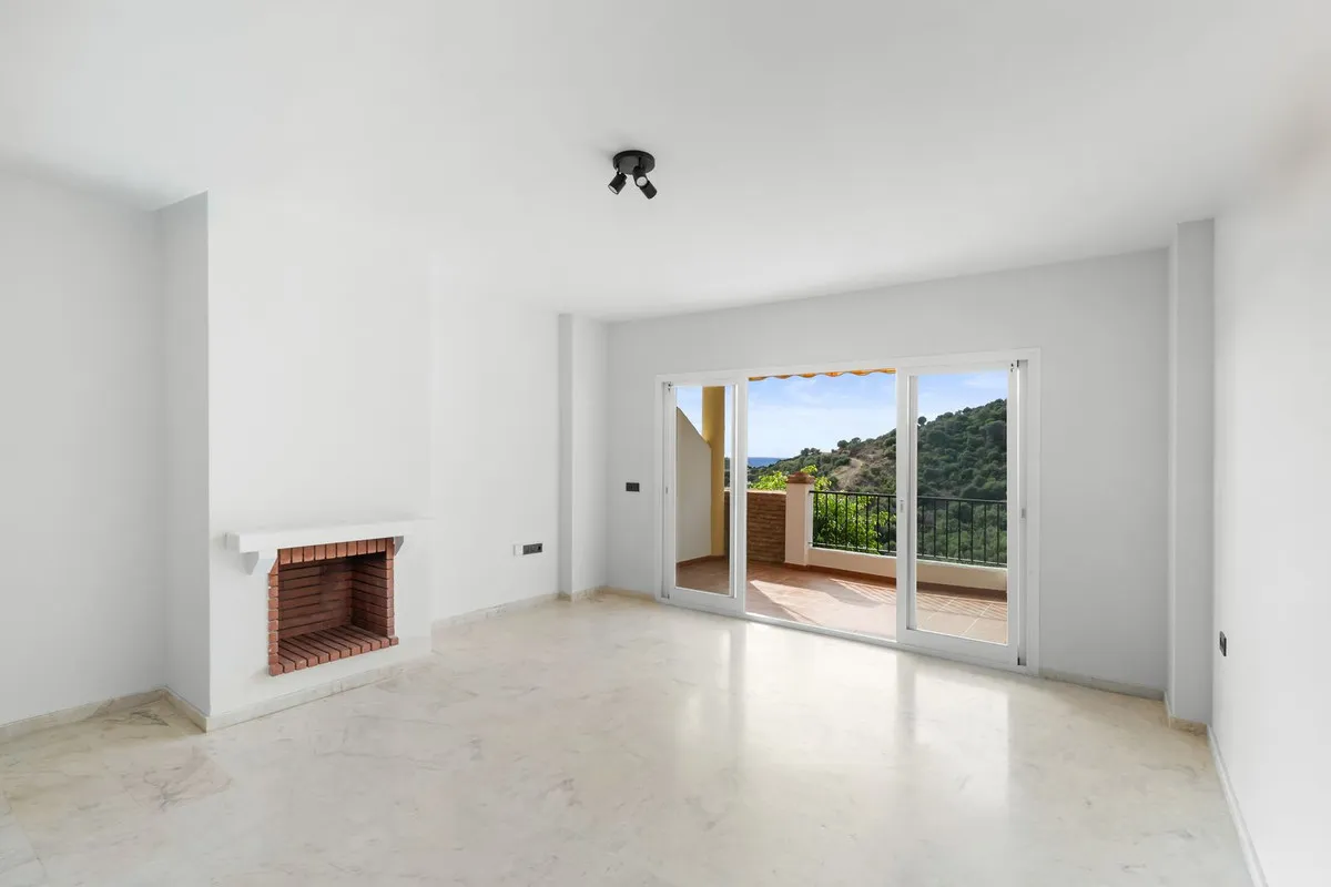 c94f1e4f-4979-489d-8de9-8226654b94ea