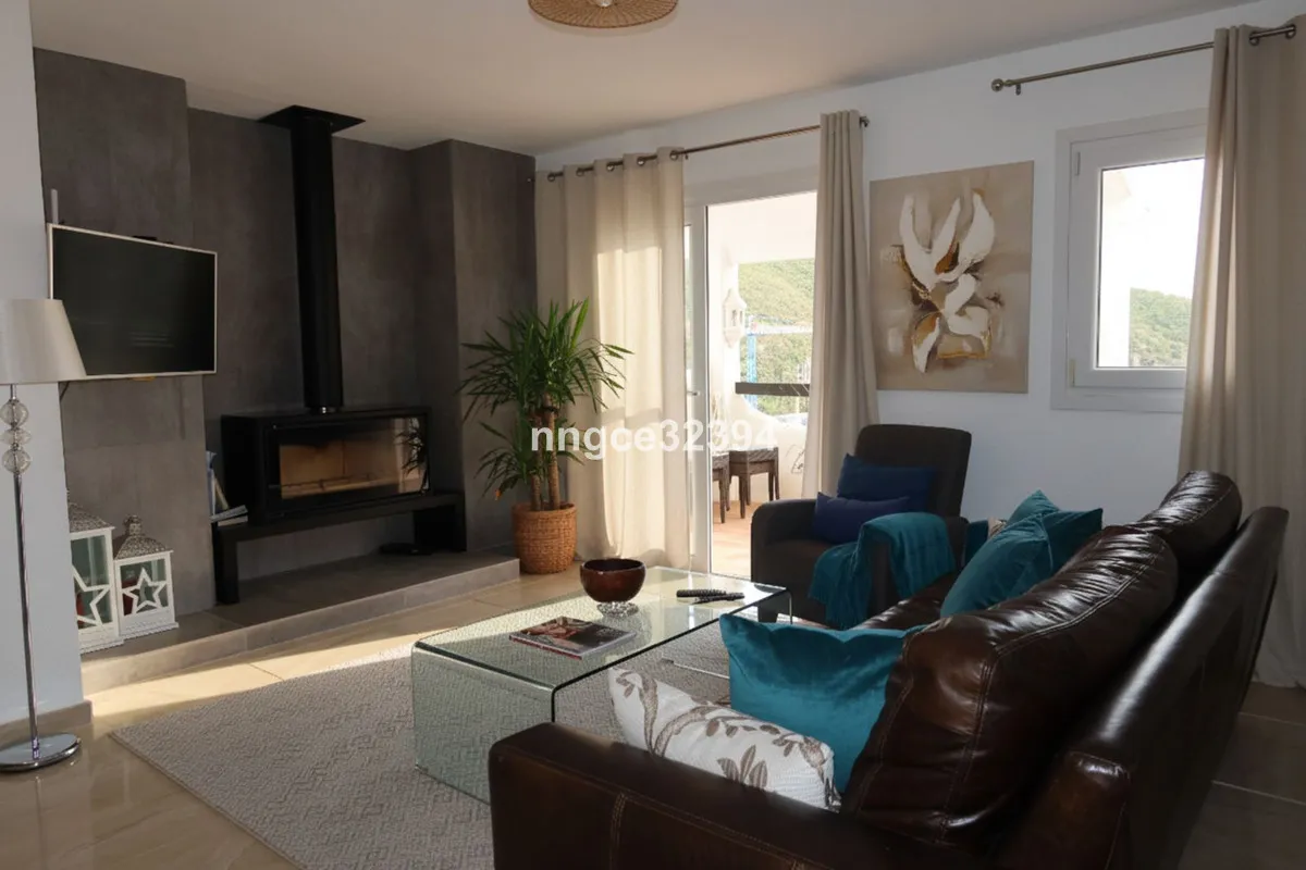 Charming Benahavís Pueblo Penthouse with Tourist License