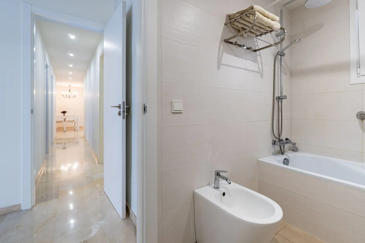 e52ab10a-acb2-46f0-87ba-ff46543a5823