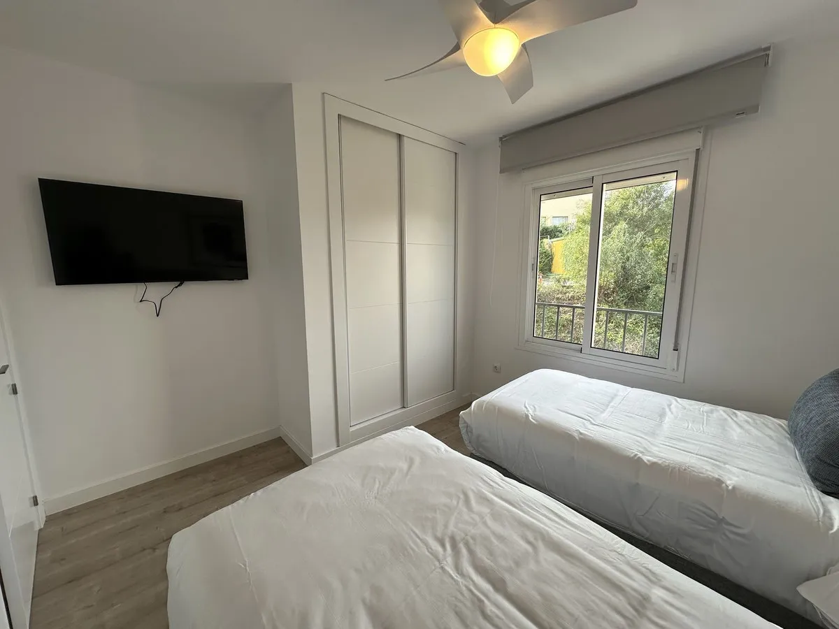 3f962ed2-52f4-4d30-b9b2-6837fe82f070