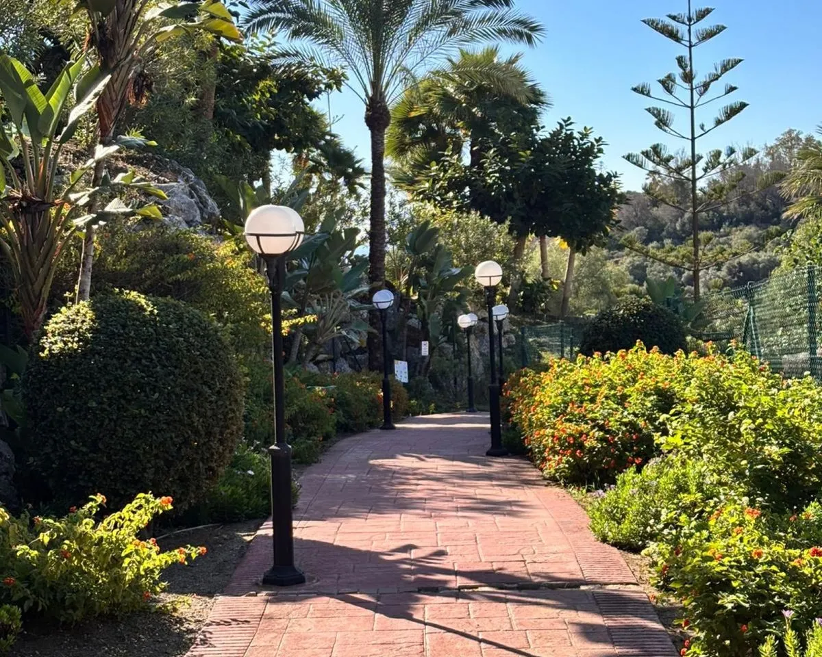 8e28f2b3-8448-4d21-8058-0373722c959d