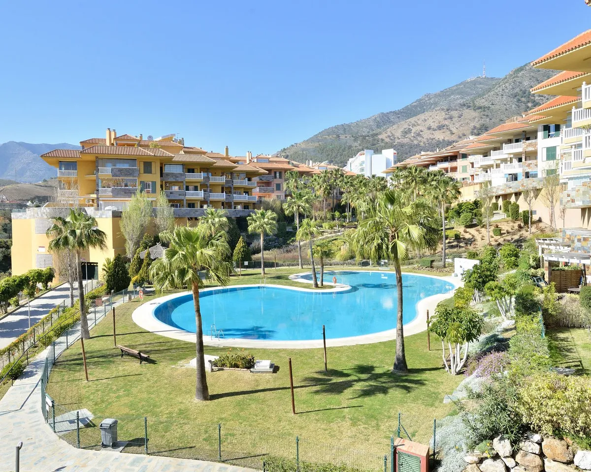 8cd036bc-dcc2-44e9-827e-ffa8659adb81