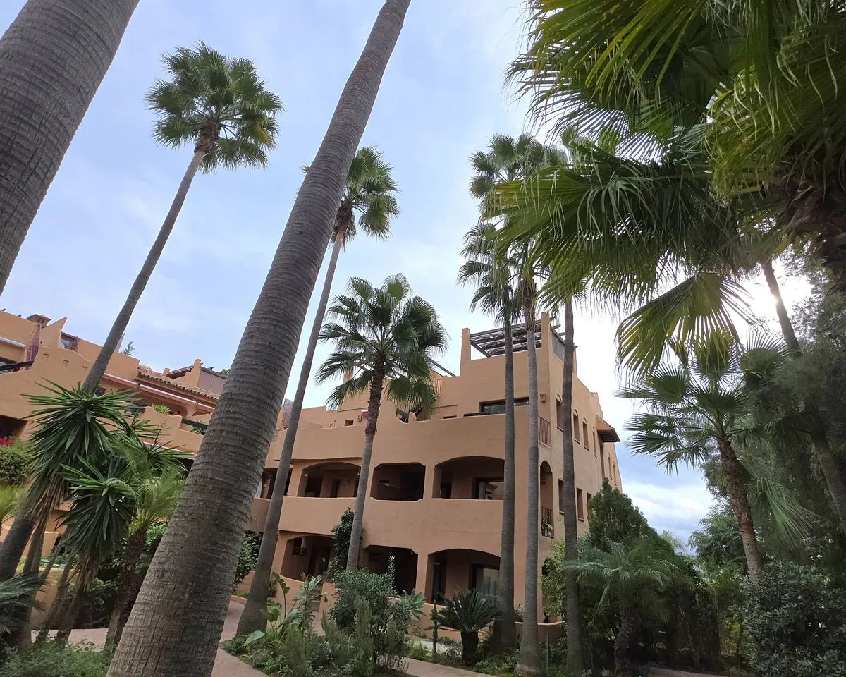 Corner Duplex Penthouse with 70 m² Solarium