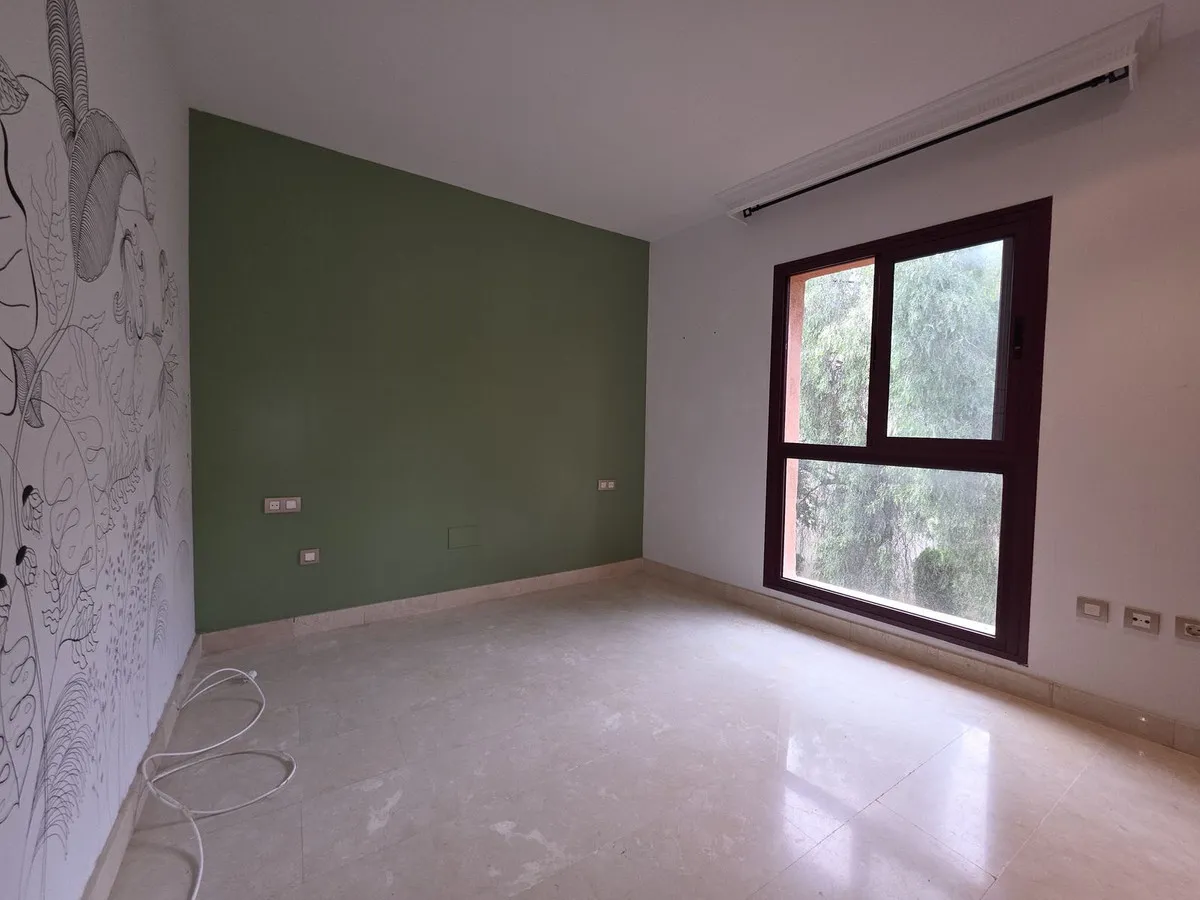 dd52128f-7efa-419c-9778-4fdb46e9c1d3