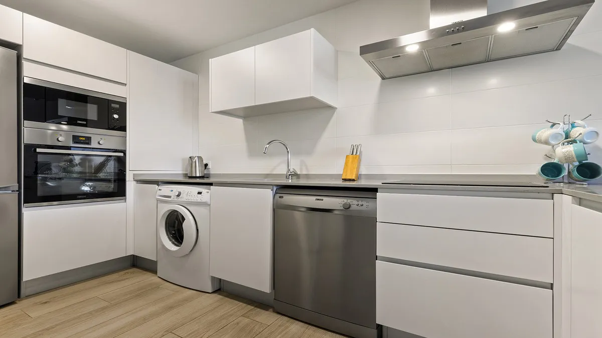 27dc4042-993d-43a4-9bbc-86280e0eddd0