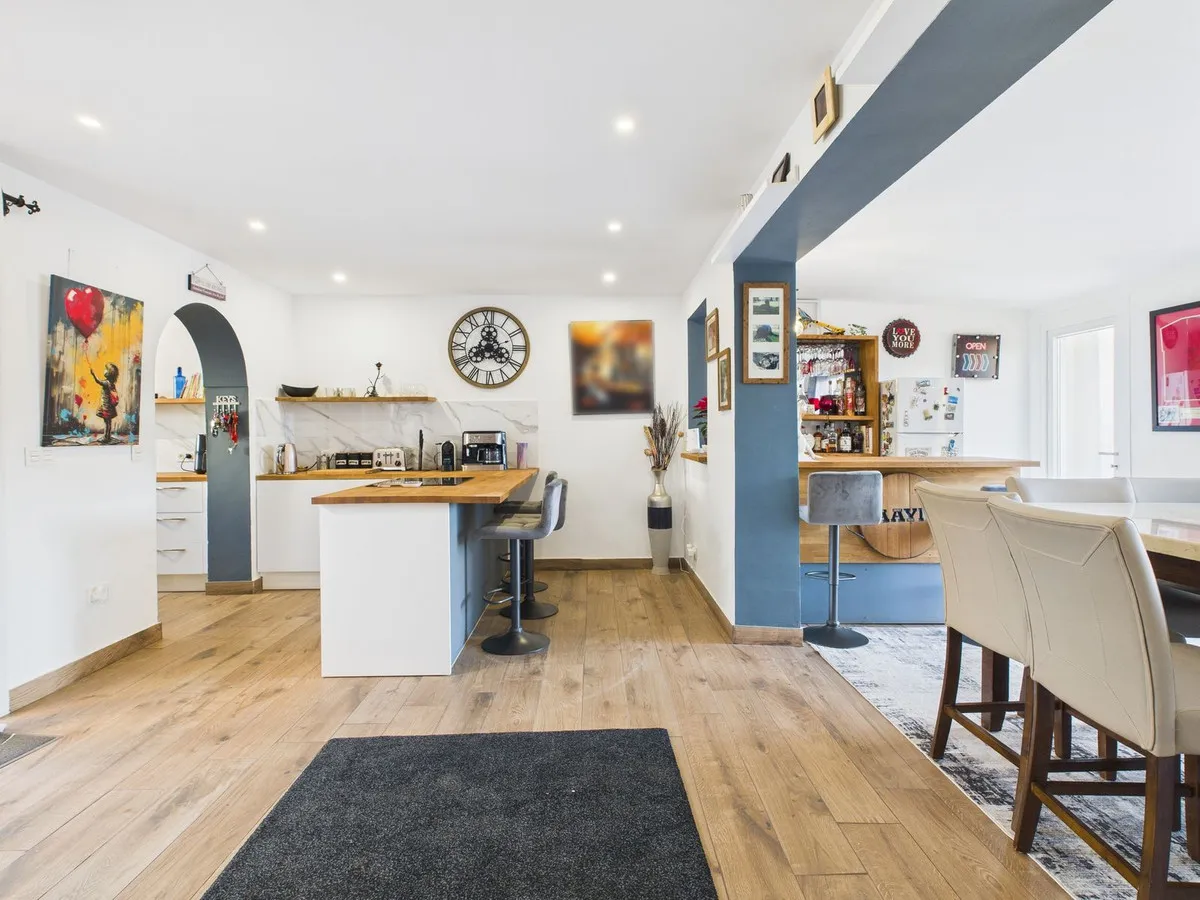 f0639db8-704d-4aa9-9f8a-2d9443acabb0